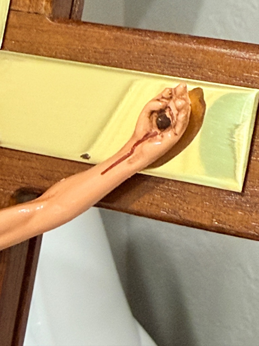 Vintage Last Rights Crucifix Sacrament Set From the 1960’s - Picture 15 of 17